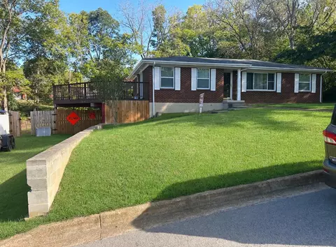1060 Forrest Dr, Clarksville, TN 37040