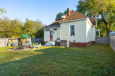 Exterior - 2000 E 14th St, Chattanooga, TN 37404 photo 9 of 11