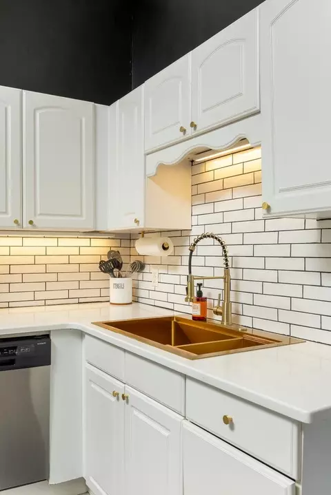 Kitchen - 2000 E 14th St, Chattanooga, TN 37404 photo 3 of 4