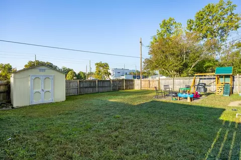 Exterior - 2000 E 14th St, Chattanooga, TN 37404 photo 8 of 11