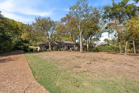 701 Vosswood Dr, Nashville, TN 37205