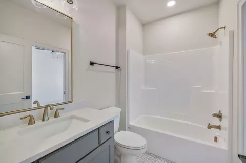 Bath - 5548 Sinclair St, Murfreesboro, TN 37127 photo 1 of 7