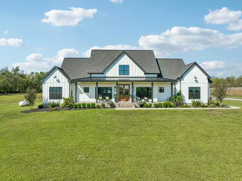 337 Oakdale Rd, Westmoreland, TN 37186