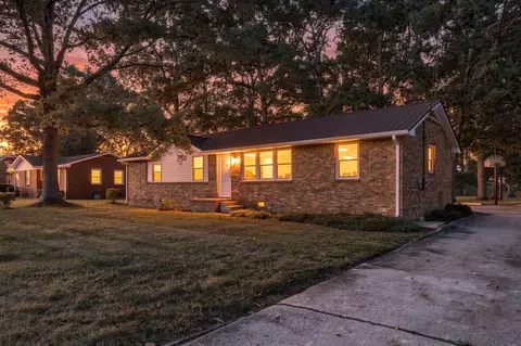 1209 Woodcrest Dr, Manchester, TN 37355