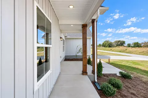 Exterior - 2864 Smoot Rd, Morrison, TN 37357 photo 4 of 8