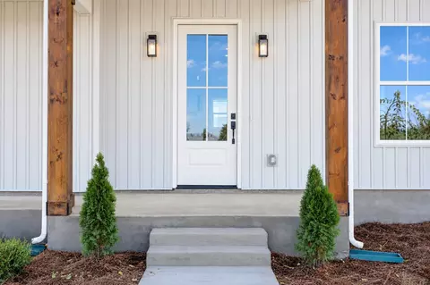 Exterior - 2864 Smoot Rd, Morrison, TN 37357 photo 5 of 8