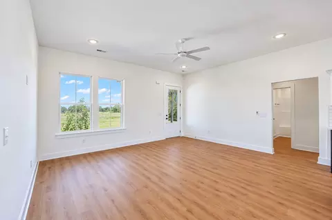 Living - 2864 Smoot Rd, Morrison, TN 37357 photo 2 of 2