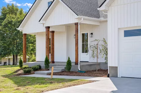 Exterior - 2864 Smoot Rd, Morrison, TN 37357 photo 3 of 8