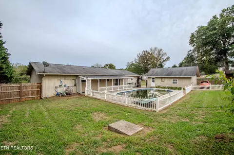 1194 Rawhide Tr, Lenoir City, TN 37772