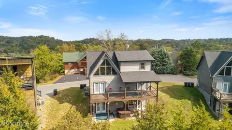 2053 Eagle Feather Dr, Sevierville, TN 37876