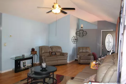 Living - 537 Isbell Ln, Decherd, TN 37324 photo 2 of 2