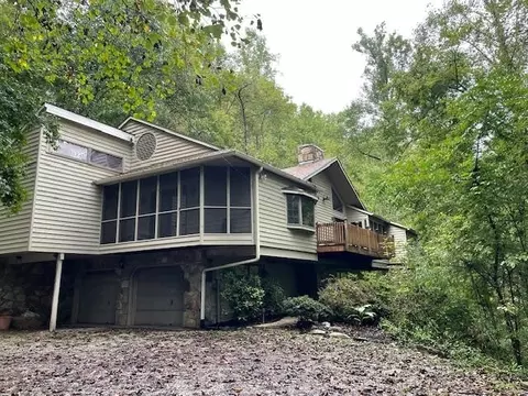 130 Moneymaker Cir, Gatlinburg, TN 37738