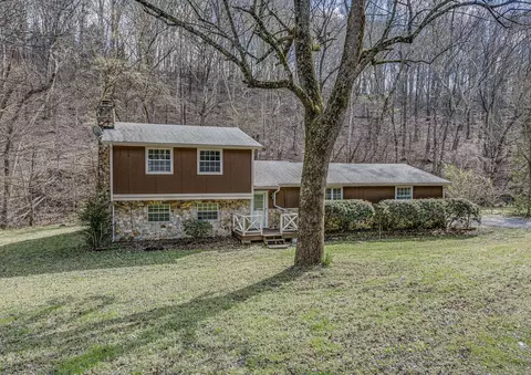 1037 Green Valley Dr, Ashland City, TN 37015