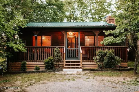 3119 Bear Mountain Ln, Sevierville, TN 37876