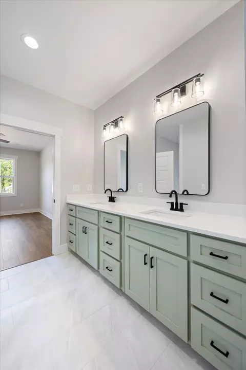 Bath - 4527 Corbin Sneed Rd, Springfield, TN 37172 photo 2 of 4