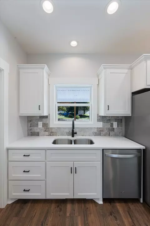Kitchen - 4527 Corbin Sneed Rd, Springfield, TN 37172 photo 4 of 4