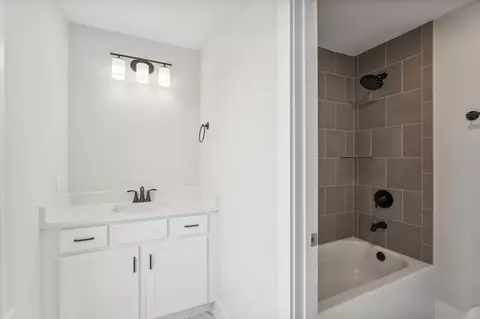 Bath - 7930 Pine St, Fairview, TN 37062 photo 4 of 5
