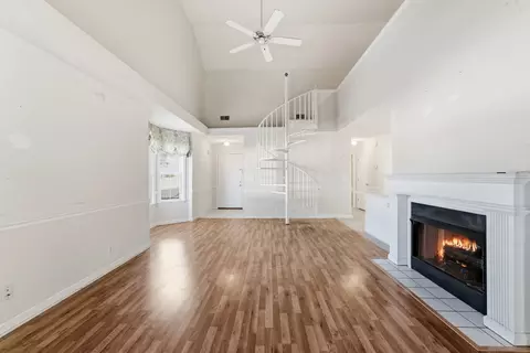 Living - 867 E Northfield Blvd, Murfreesboro, TN 37130 photo 3 of 4