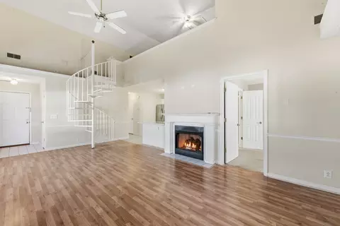 Living - 867 E Northfield Blvd, Murfreesboro, TN 37130 photo 2 of 4