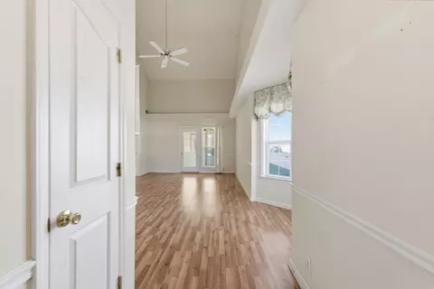 Entry Way - 867 E Northfield Blvd, Murfreesboro, TN 37130 photo 1 of 2
