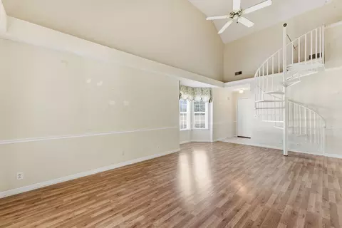 Living - 867 E Northfield Blvd, Murfreesboro, TN 37130 photo 4 of 4