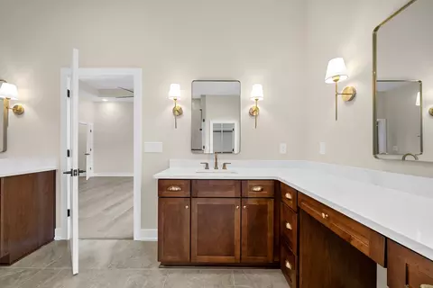 Bath - 39 Rustic Pnes, Dover, TN 37058 photo 3 of 11
