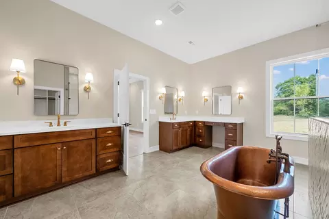 Bath - 39 Rustic Pnes, Dover, TN 37058 photo 5 of 11