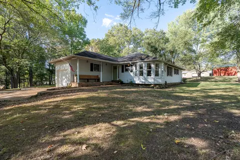 2155 Joann Ave, Lawrenceburg, TN 38464