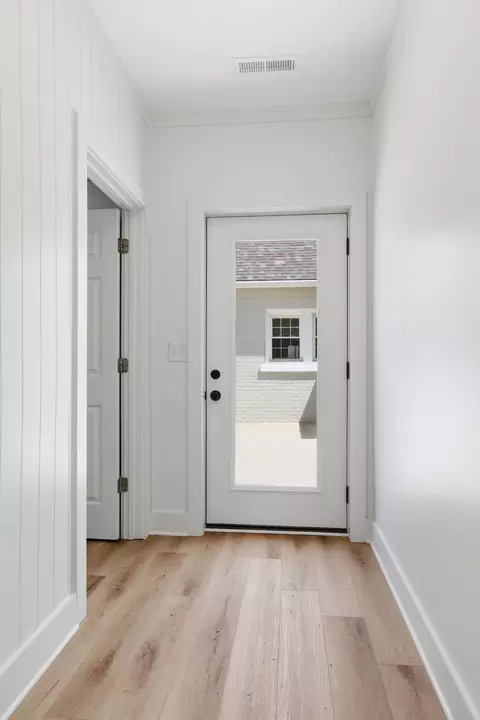 Entry Way - 404 Murrell St, Dickson, TN 37055 photo 5 of 6