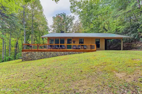 4222 Fox Hunters Ln, Sevierville, TN 37876