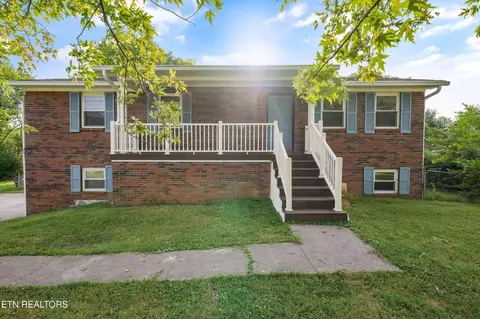 2108 NW Ho Co Ta Ke Ln, Knoxville, TN 37912