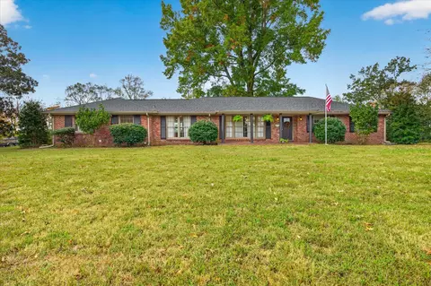 912 Beacon Dr, Clarksville, TN 37043