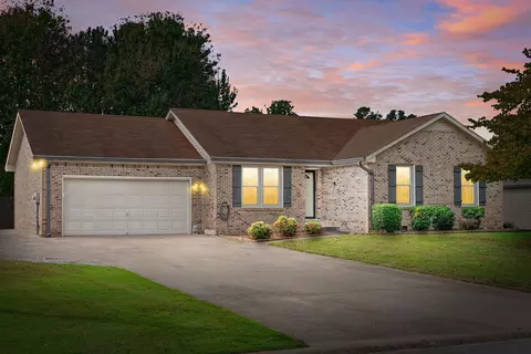 1404 S Shadowlawn Ct, Clarksville, TN 37040