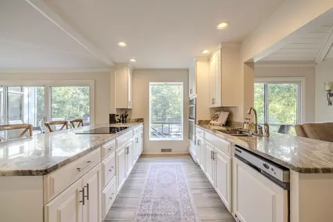 Kitchen - 89 Edgewood Ln, Iuka, MS 38852 photo 2 of 5