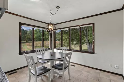 Dining - 2993 Hobbitshire Dr, Centerville, TN 37033 photo 3 of 3
