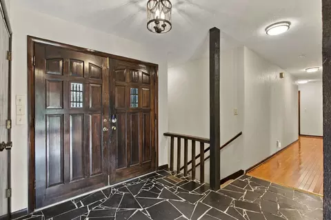 Entry Way - 2993 Hobbitshire Dr, Centerville, TN 37033 photo 2 of 3