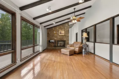 Living - 2993 Hobbitshire Dr, Centerville, TN 37033 photo 5 of 5