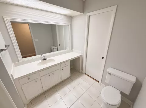 Bath - 2993 Hobbitshire Dr, Centerville, TN 37033 photo 1 of 3