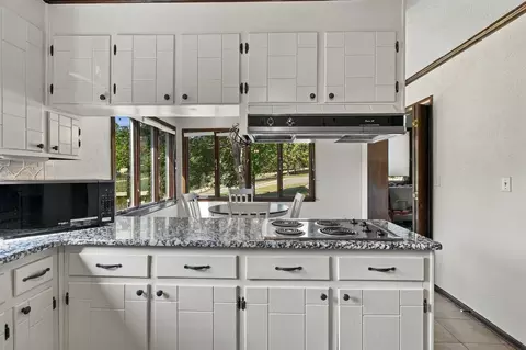 Kitchen - 2993 Hobbitshire Dr, Centerville, TN 37033 photo 4 of 4