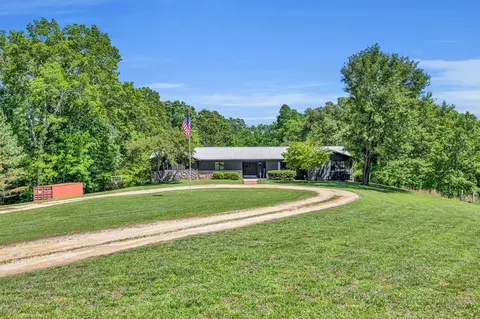 Exterior - 2993 Hobbitshire Dr, Centerville, TN 37033 photo 2 of 21