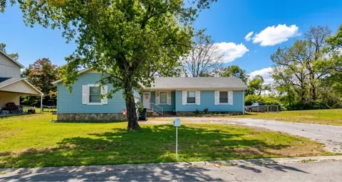 816 Oak Leaf Dr, Old Hickory, TN 37138