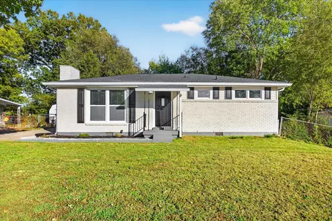 819 Country Club Dr, Clarksville, TN 37043