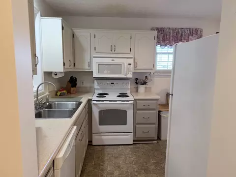 Kitchen - 2115 Mockingbird Ln #A, Springfield, TN 37172 photo 1 of 3