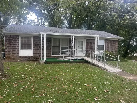 323 Randall St, Lawrenceburg, TN 38464