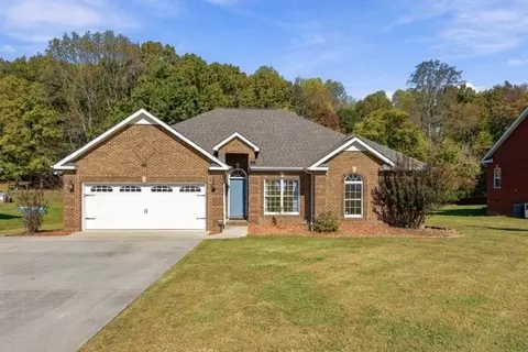 29 Rebecca Ln E, Estill Springs, TN 37330
