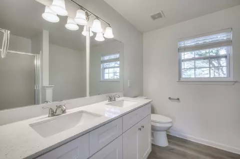 Bath - 1824 Devon Dr, Spring Hill, TN 37174 photo 2 of 3