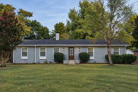 714 Harpeth Knoll Rd, Nashville, TN 37221