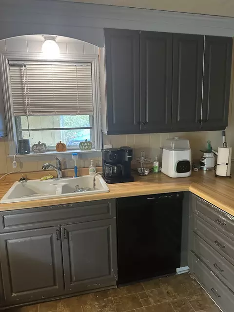 Kitchen - 845 Allen Rd, Williston, TN 38076 photo 2 of 3