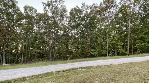 600 Running Deer Rd, Crab Orchard, TN 37723