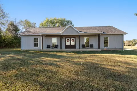 10 Farris Ln, Leoma, TN 38468